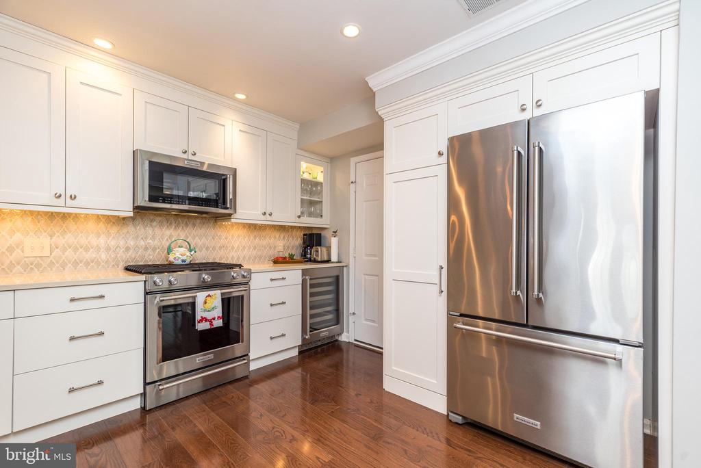 225 Nevin Ln