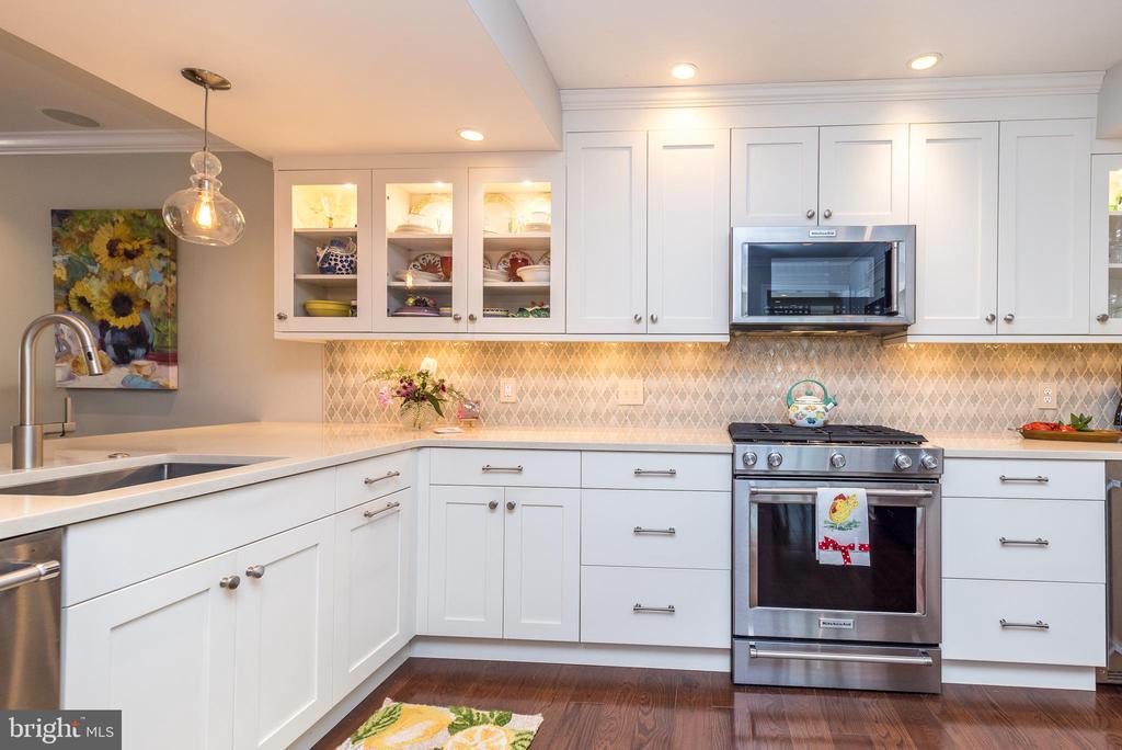 225 Nevin Ln