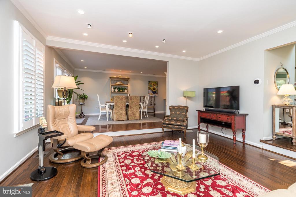 225 Nevin Ln