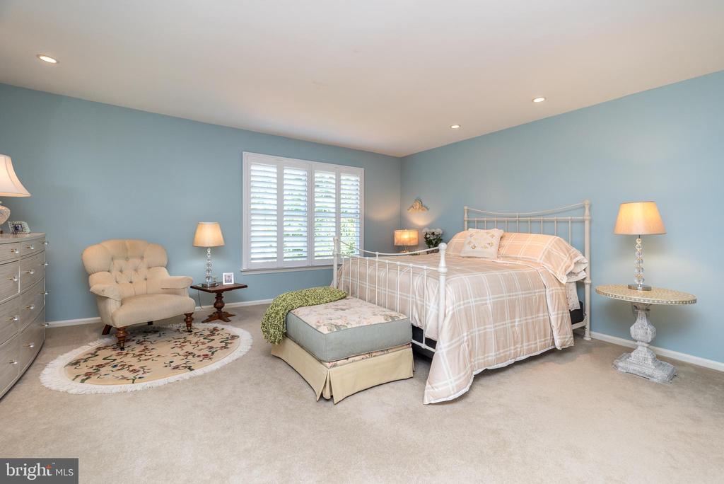 225 Nevin Ln