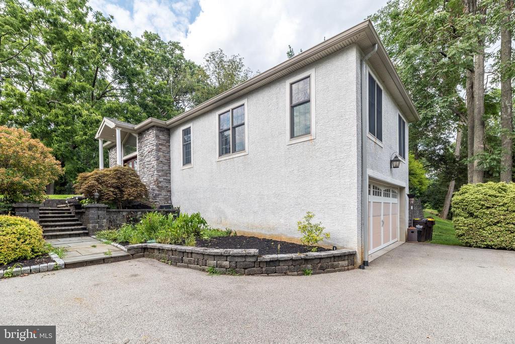 1001 JONES RD