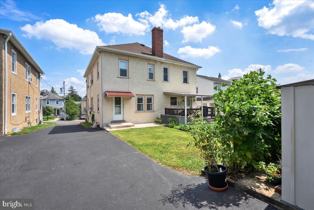 123 Greenwood Ave