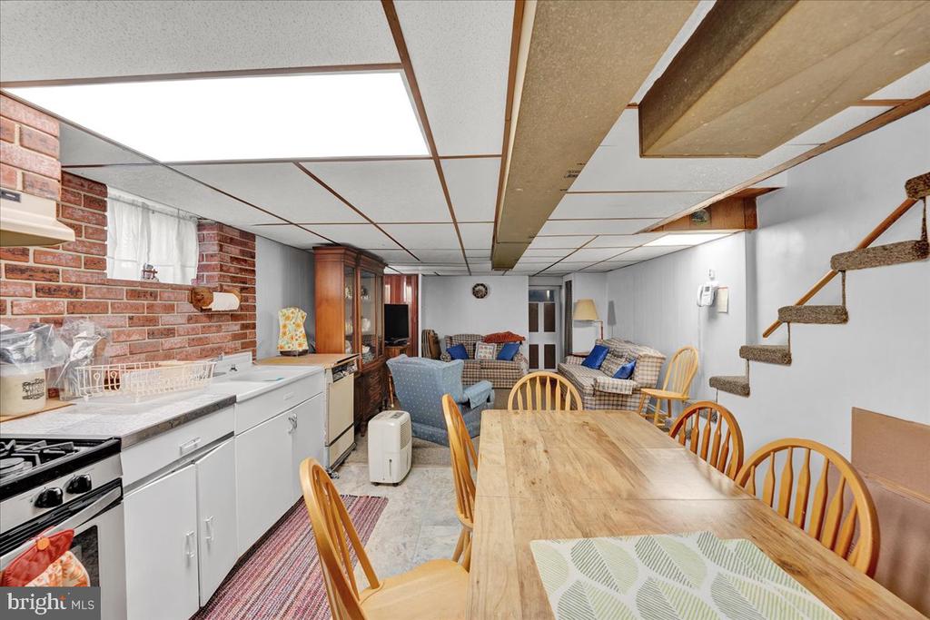 123 Greenwood Ave