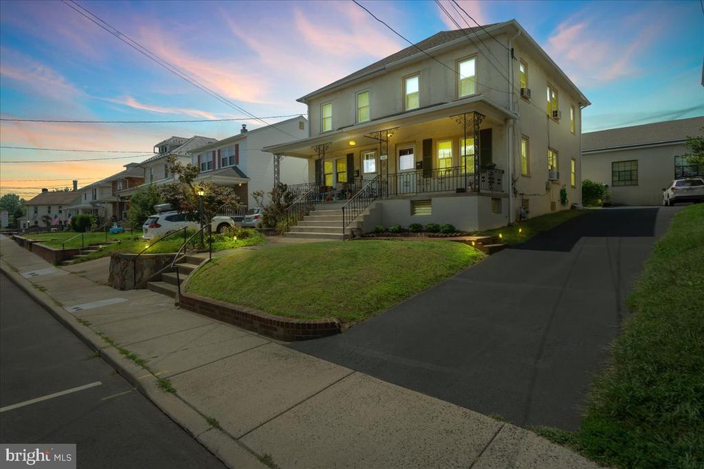 123 Greenwood Ave