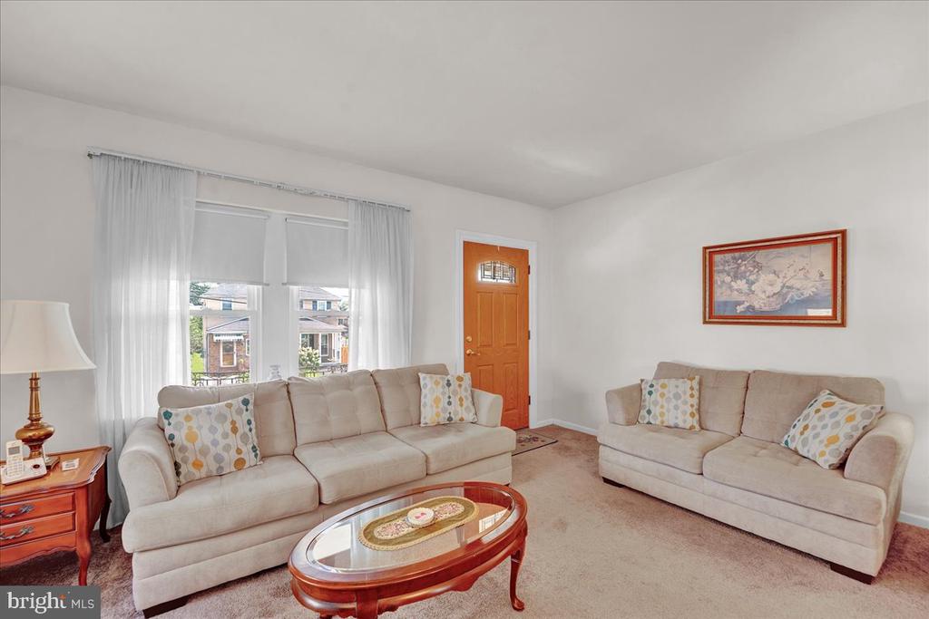123 Greenwood Ave