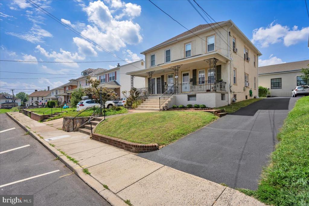 123 Greenwood Ave