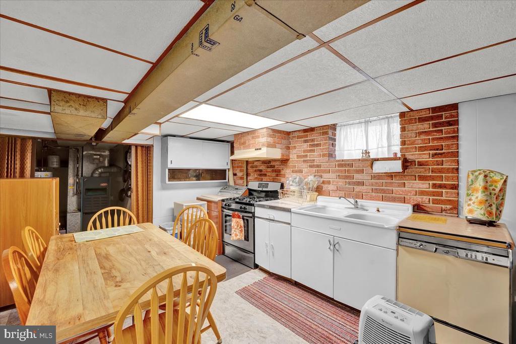 123 Greenwood Ave