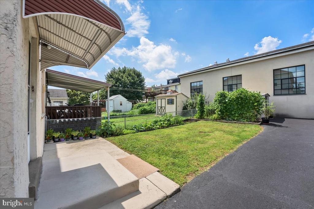 123 Greenwood Ave