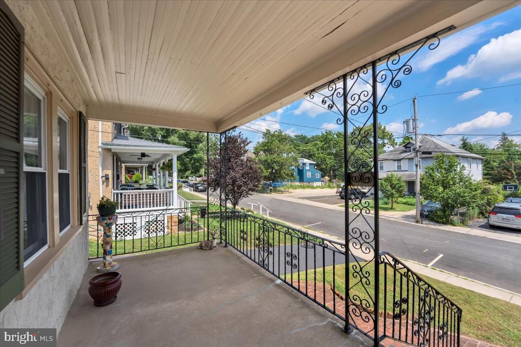 123 Greenwood Ave