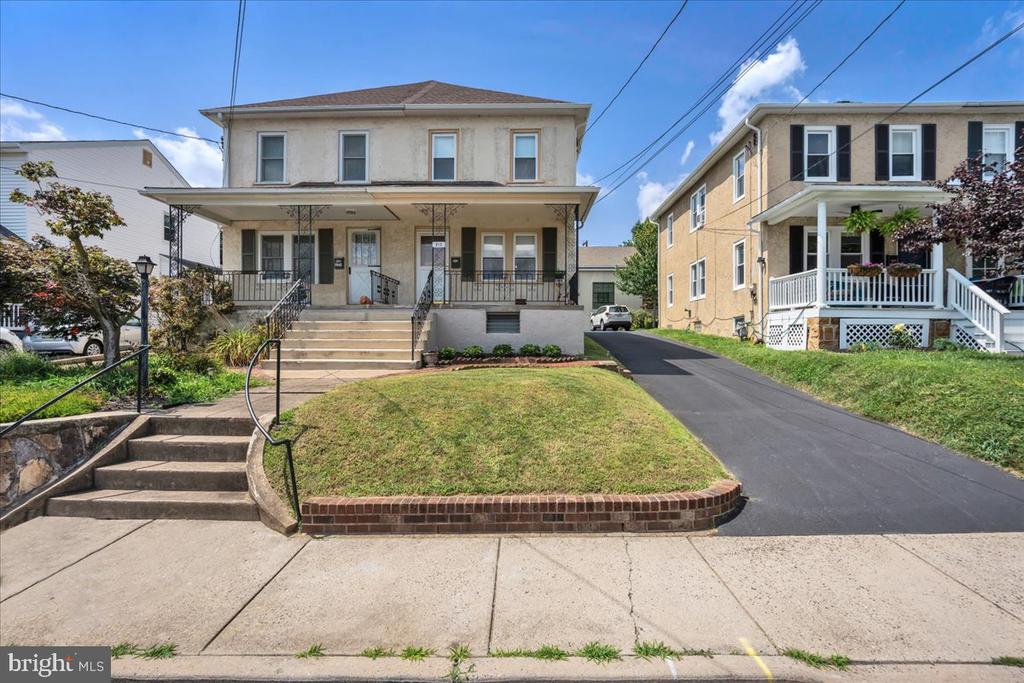 123 Greenwood Ave