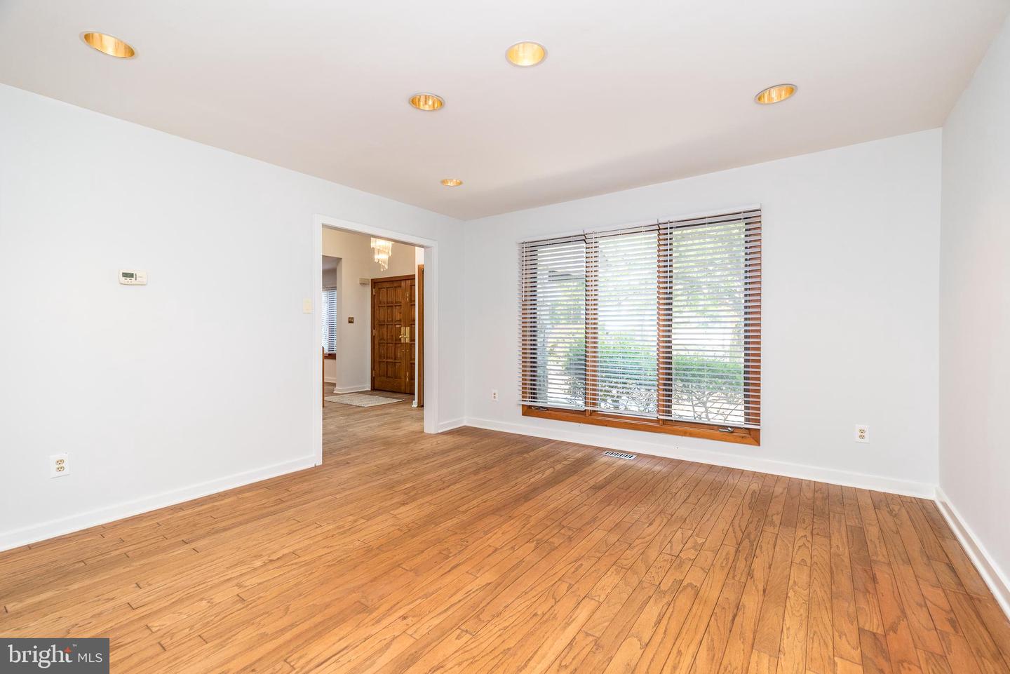 1419 Barton Dr