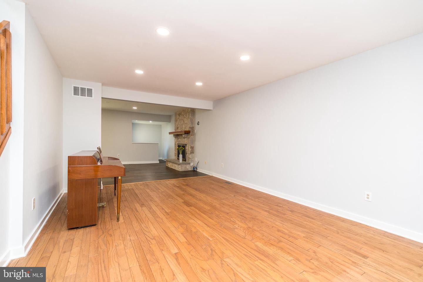 1419 Barton Dr