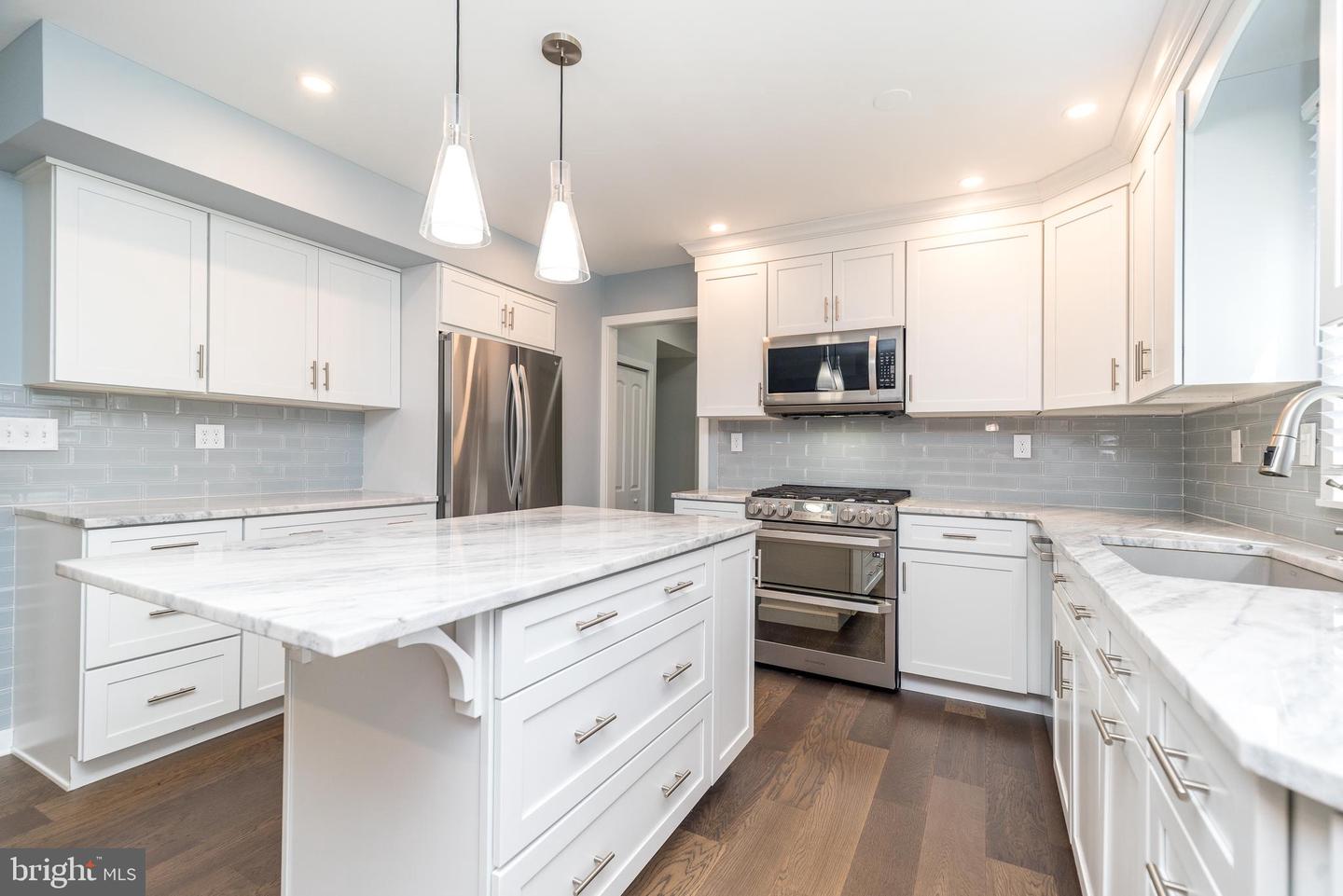 1419 Barton Dr