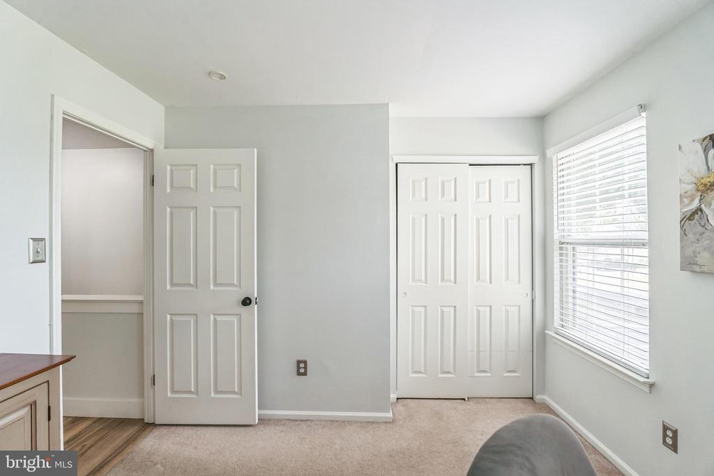 112 Bedford Ln