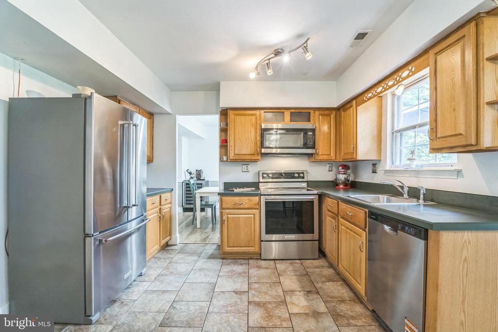 112 Bedford Ln