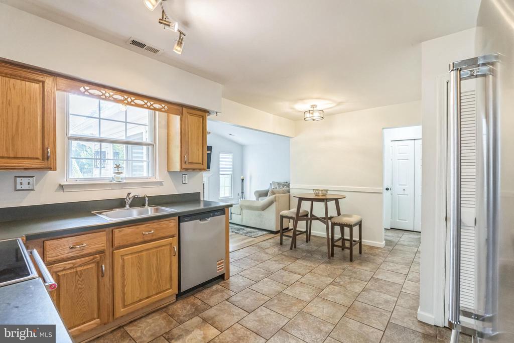112 Bedford Ln
