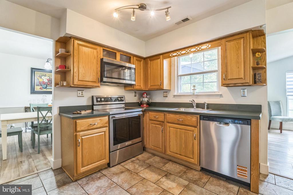 112 Bedford Ln