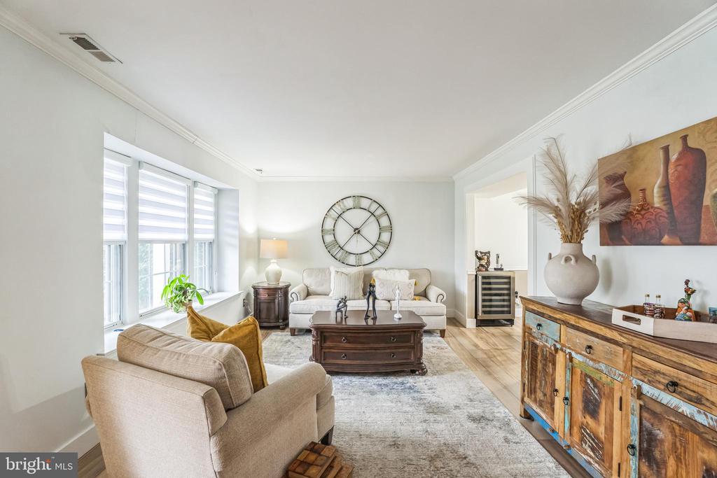 112 Bedford Ln