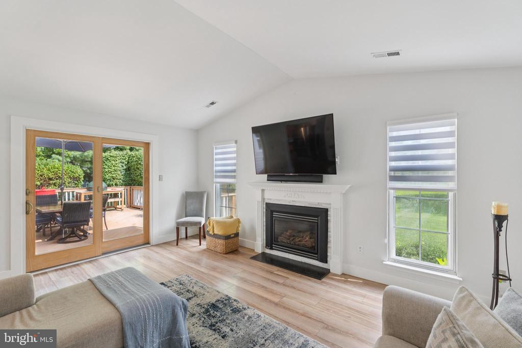 112 Bedford Ln