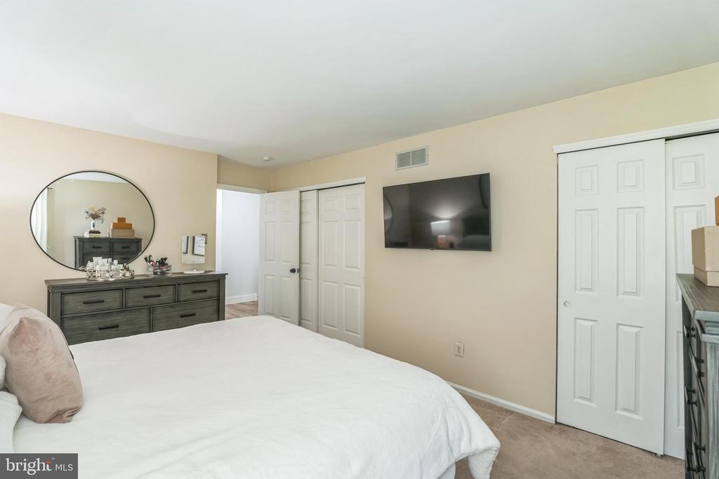 112 Bedford Ln