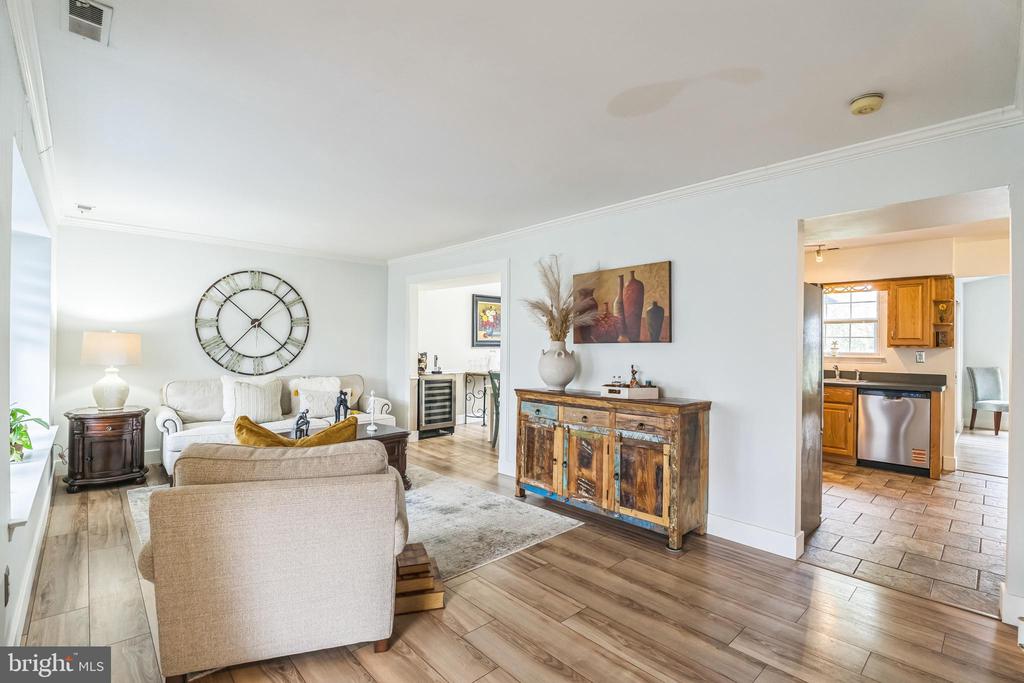 112 Bedford Ln