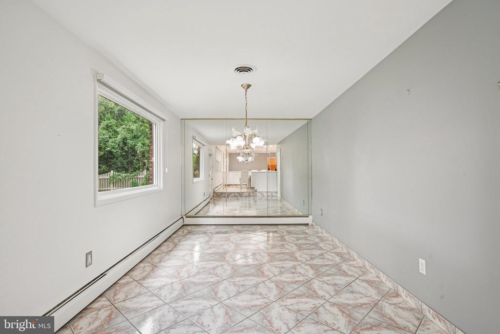 3617 Sipler Ln