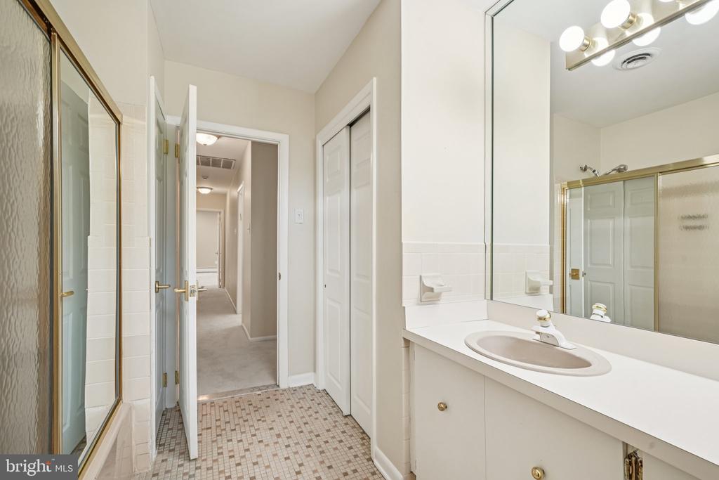 3617 Sipler Ln