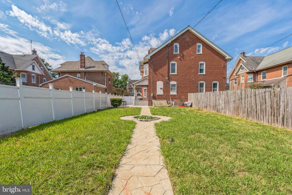 521 Columbia Ave