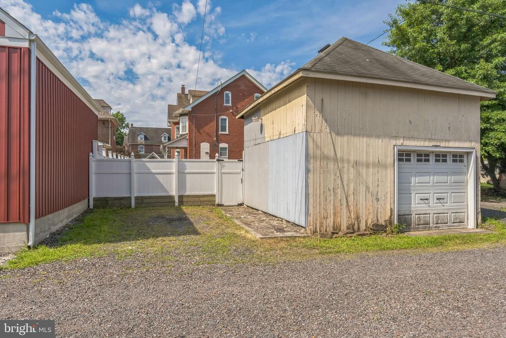 521 Columbia Ave