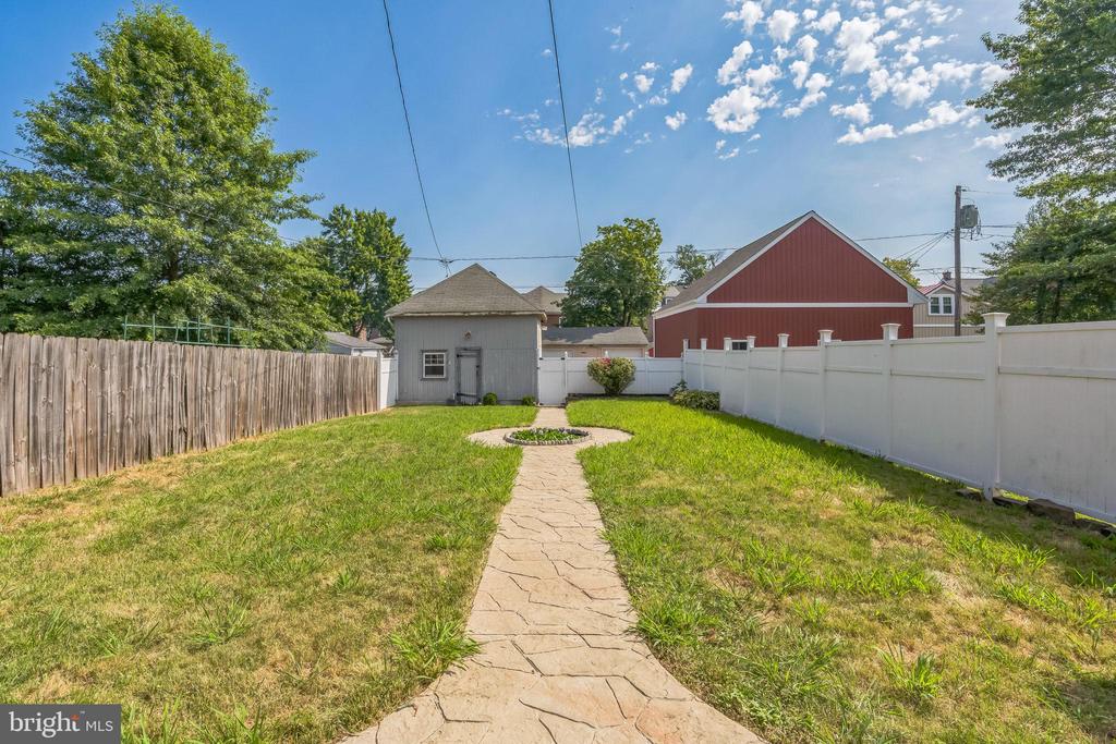 521 Columbia Ave