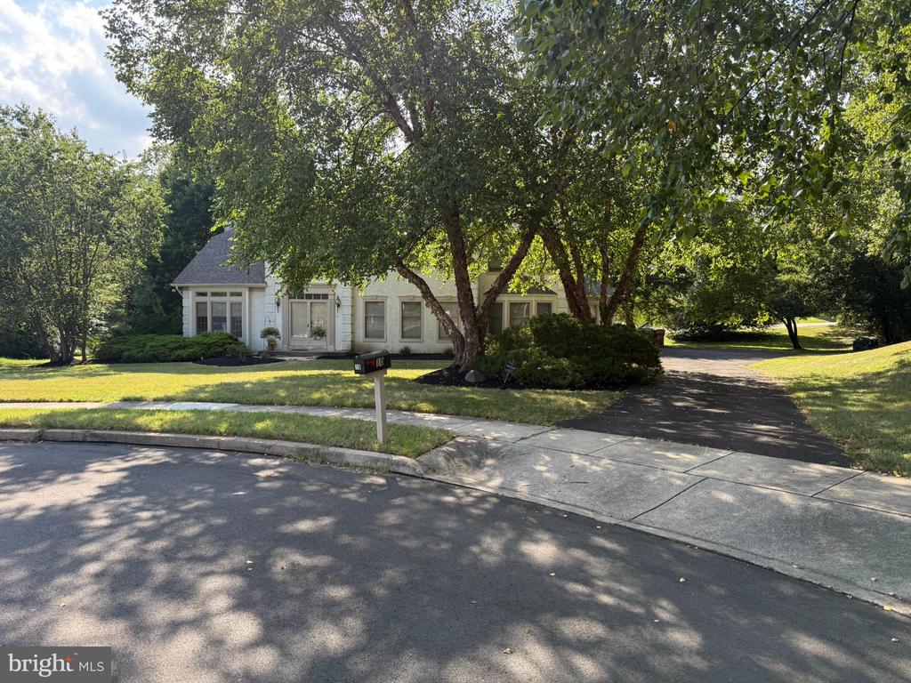 10 Shalimar Ln