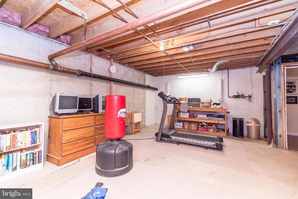 1733 WATERFORD WAY
