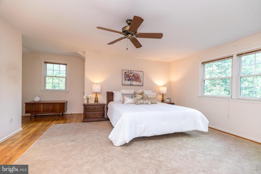1423 SOUTHWIND WAY