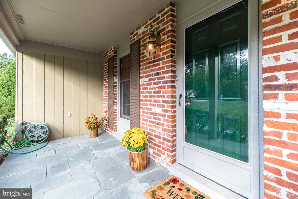 1423 SOUTHWIND WAY