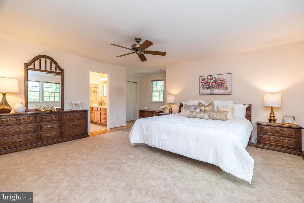 1423 SOUTHWIND WAY