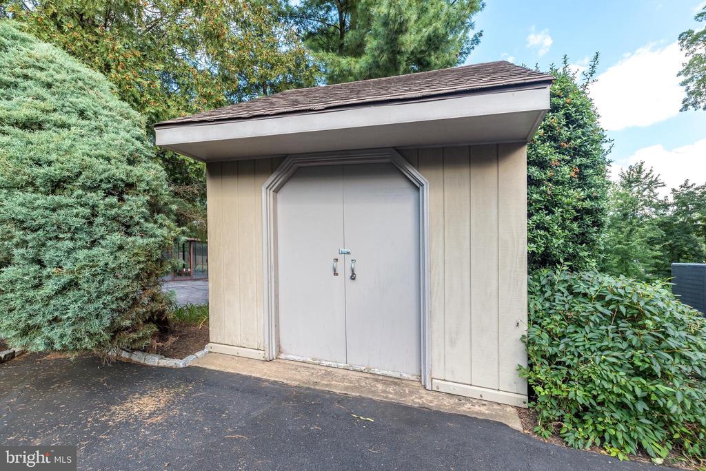 1423 SOUTHWIND WAY