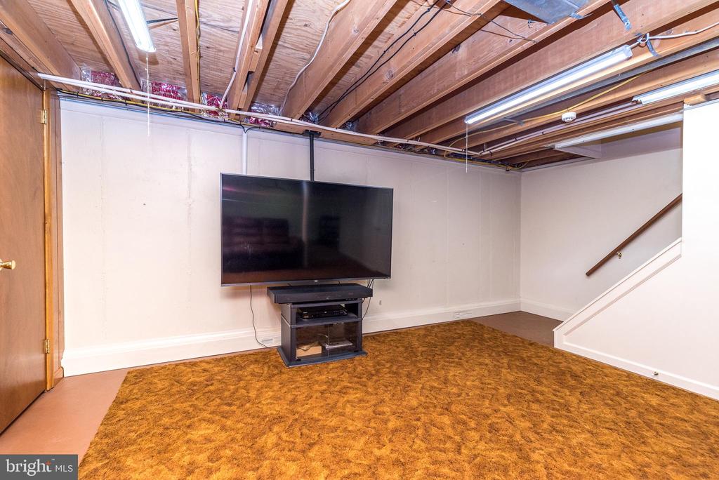 1423 SOUTHWIND WAY