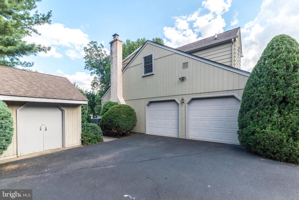 1423 SOUTHWIND WAY