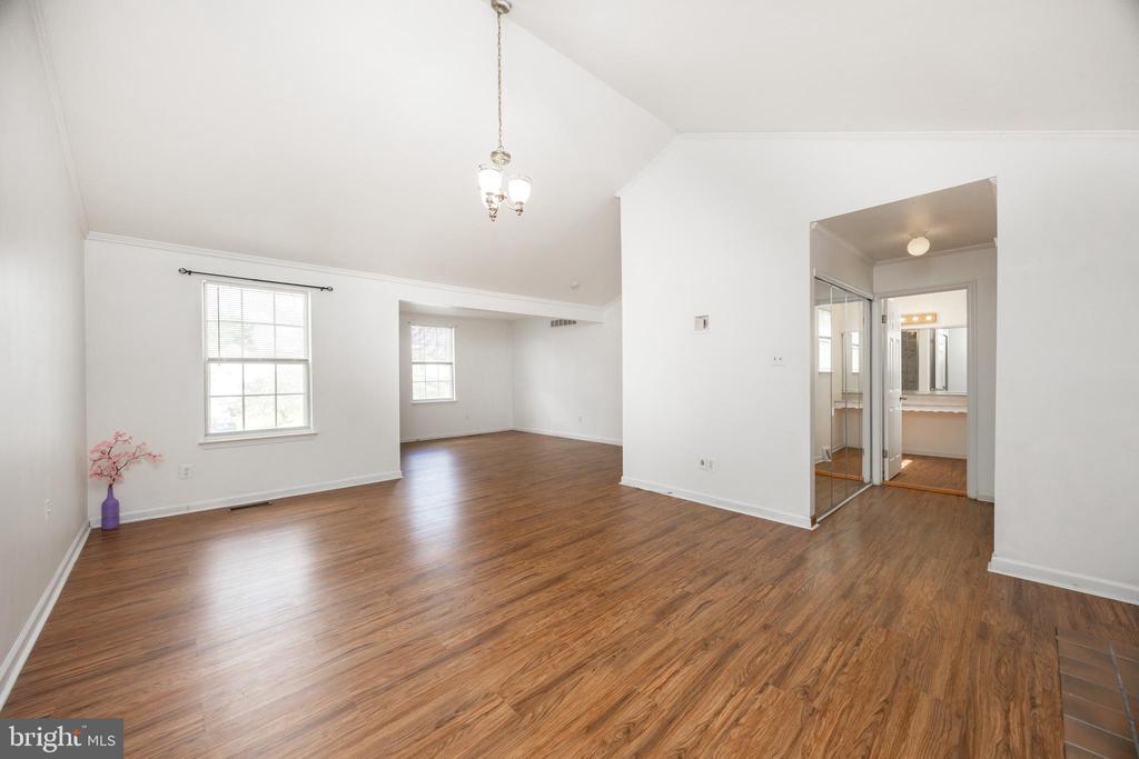 221 WINCHESTER DRIVE