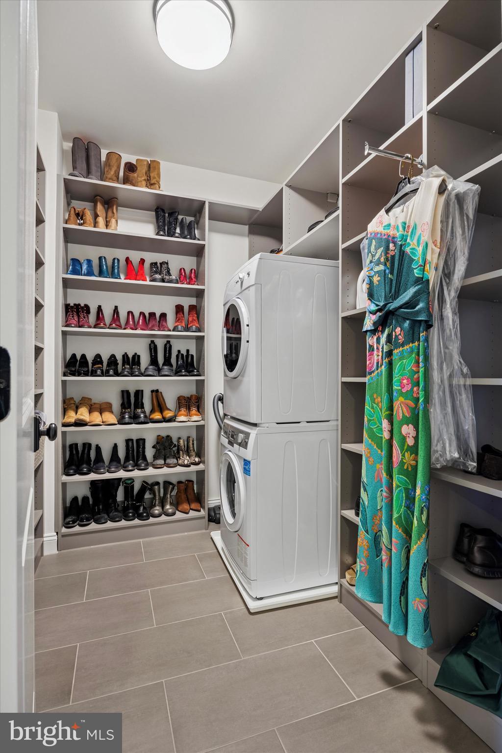 6150 CREEKSIDE DRIVE