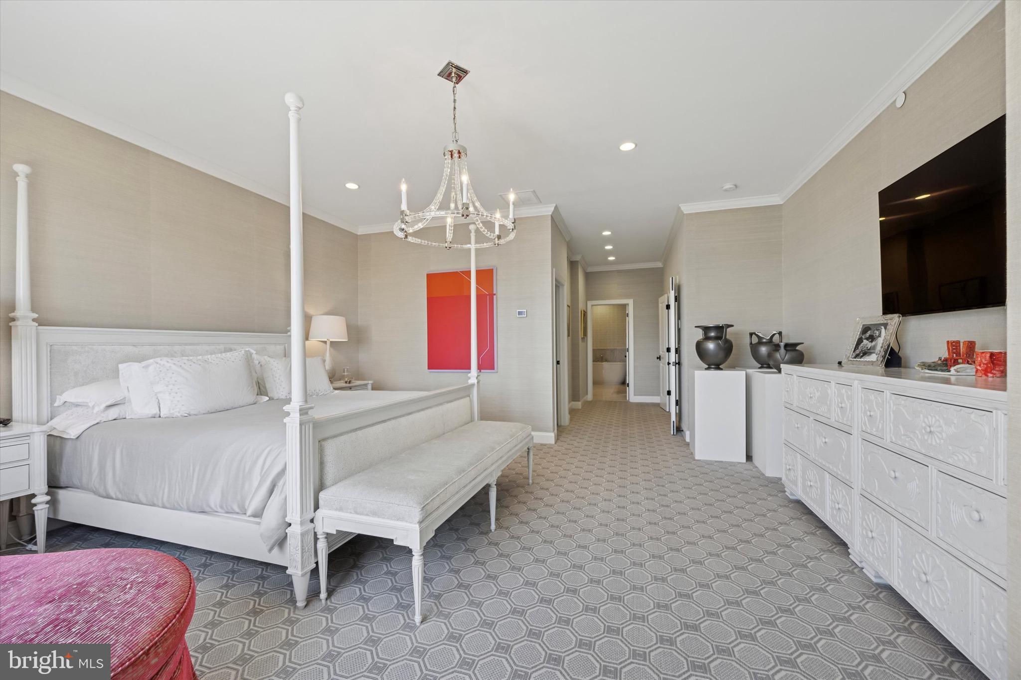 6150 CREEKSIDE DRIVE