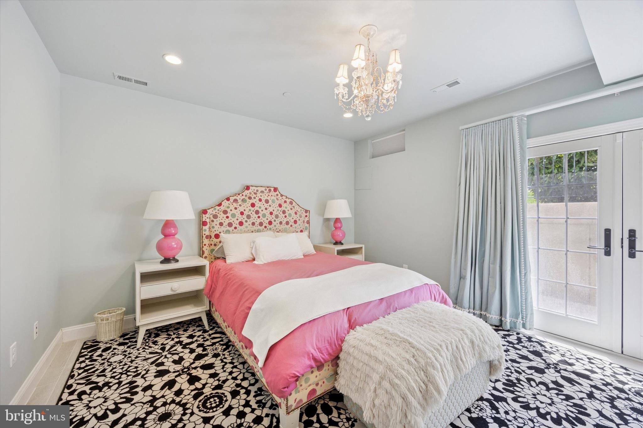 6150 CREEKSIDE DRIVE