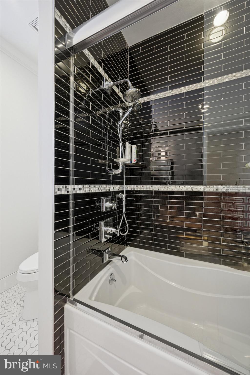 6150 CREEKSIDE DRIVE