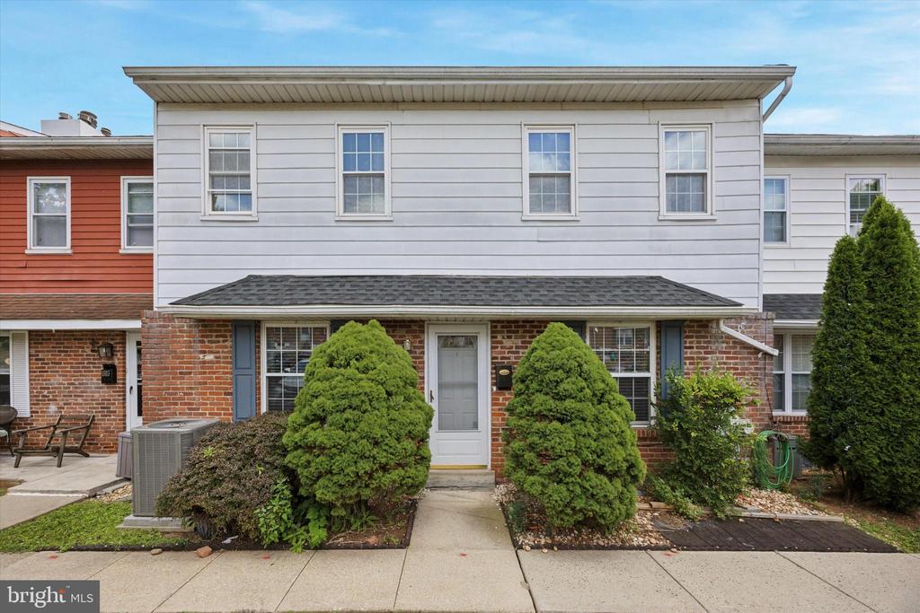 1604 WHITPAIN HILLS