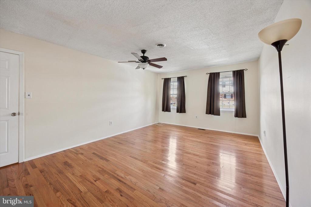1604 WHITPAIN HILLS