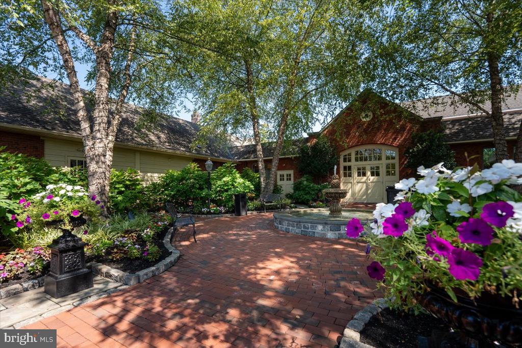 624 CHATSWORTH DRIVE