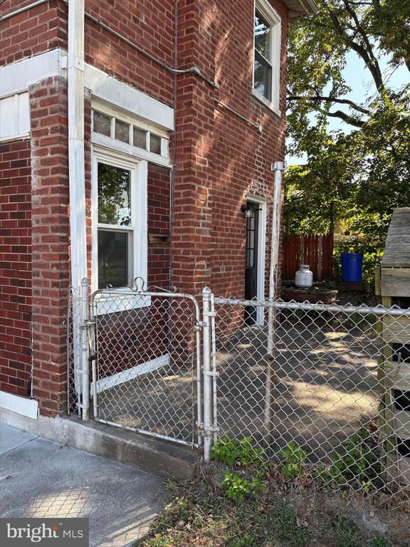 167 W 7TH AVENUE