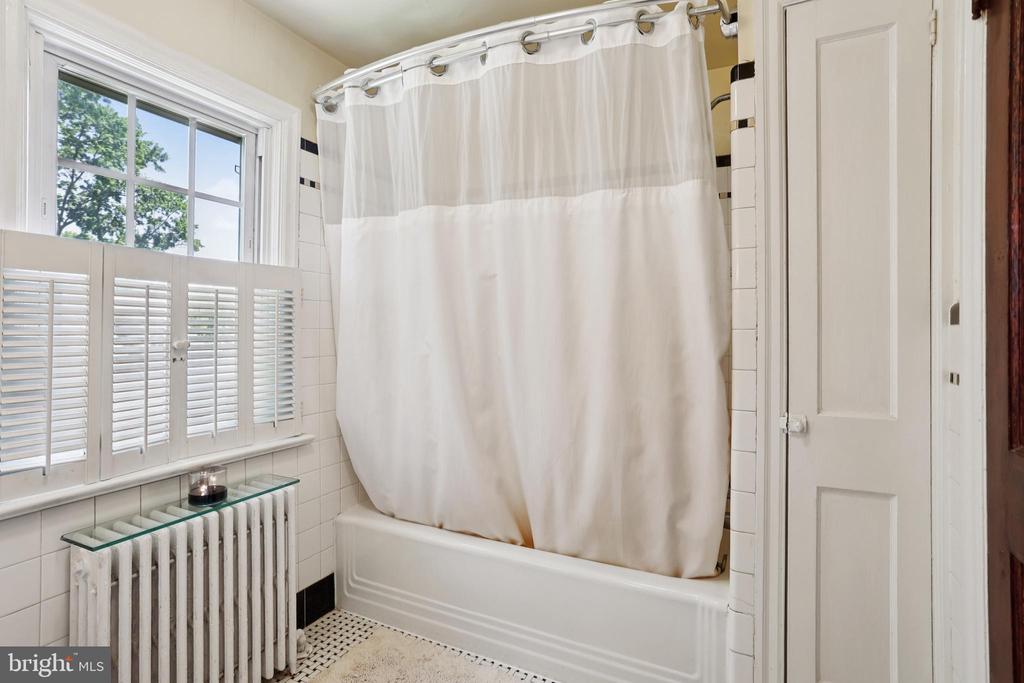 421 COWPATH ROAD