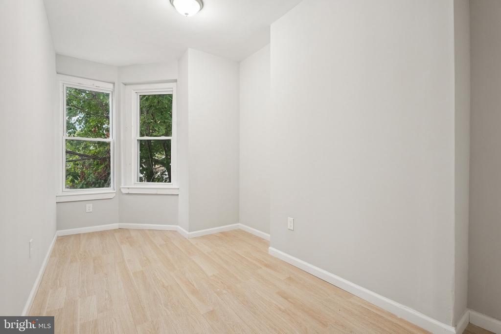 1009 W MAIN STREET
