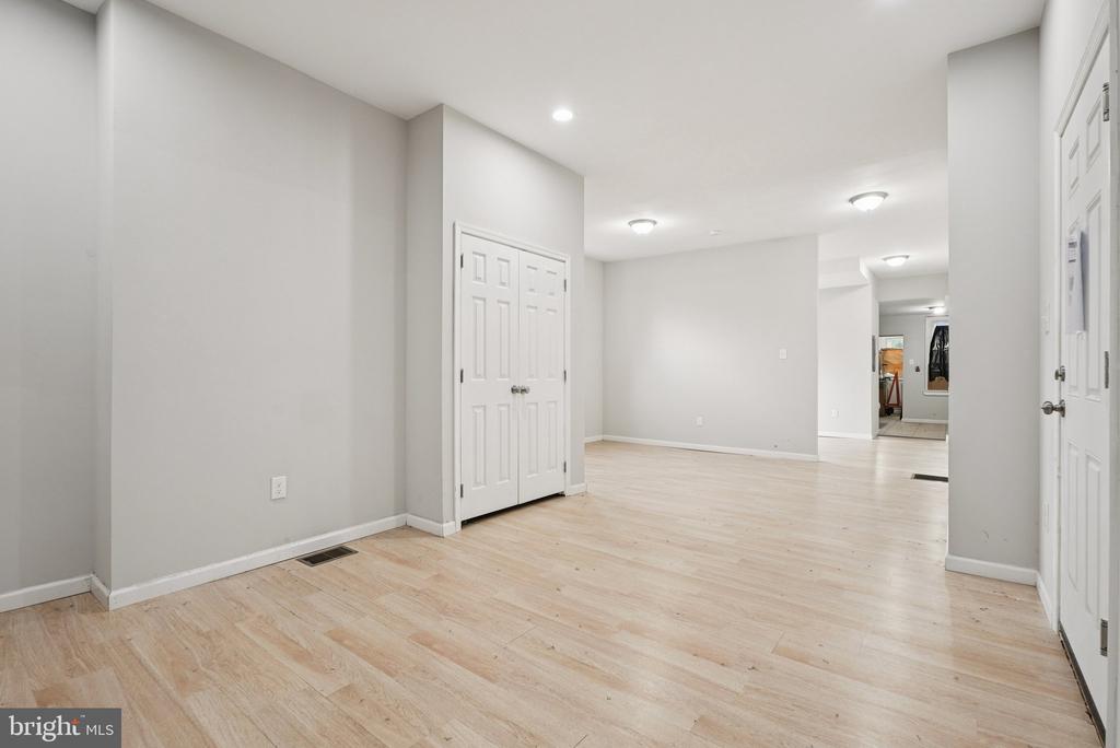 1009 W MAIN STREET